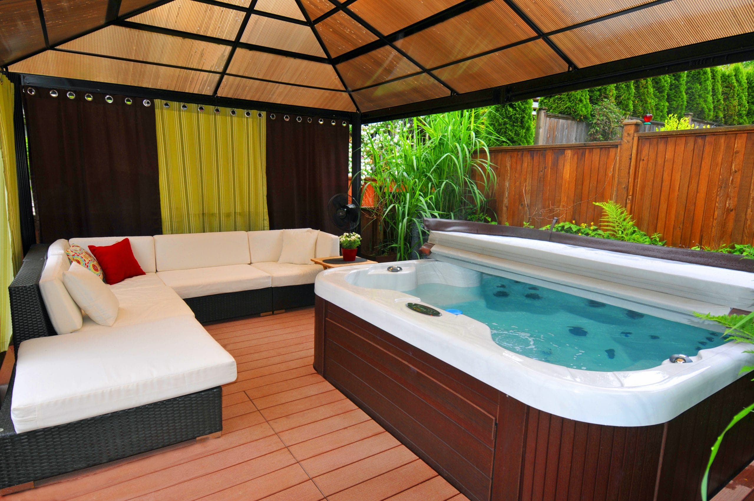 outdoor spa with a covered deck